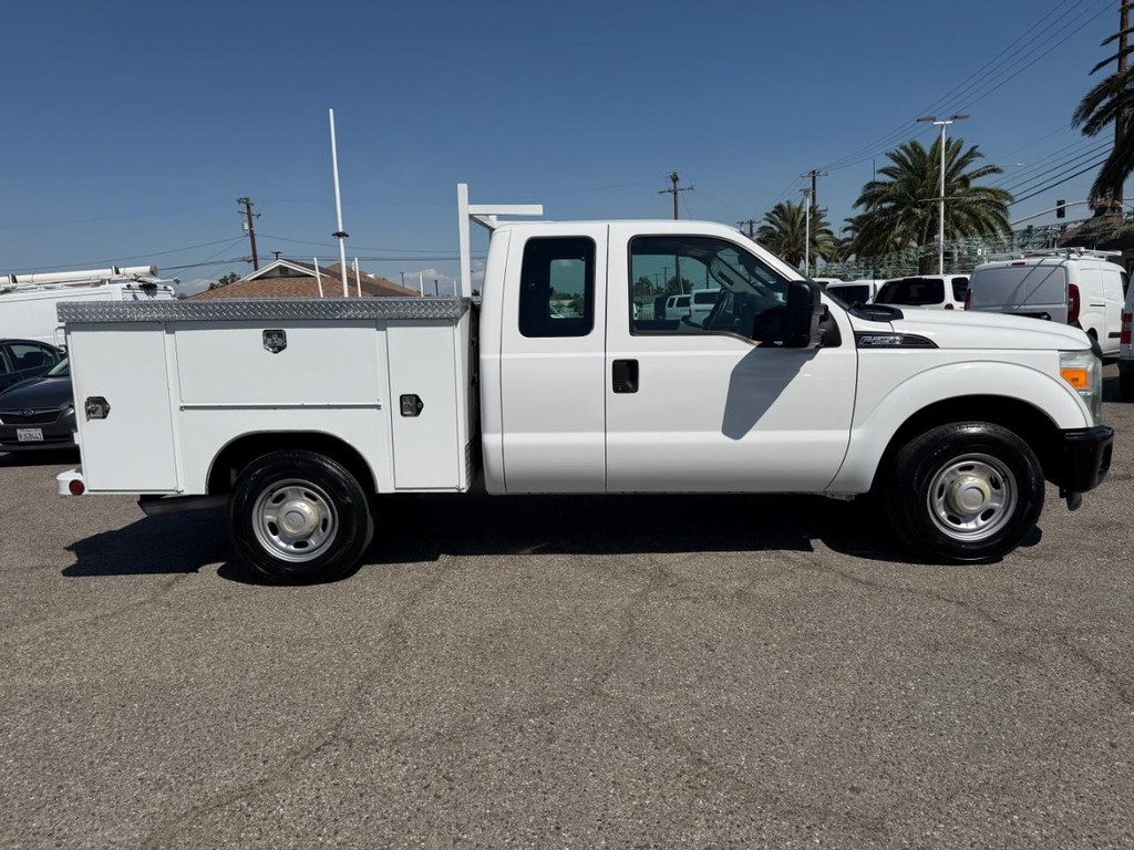 Ford F-250 Vehicle Full-screen Gallery Image 05