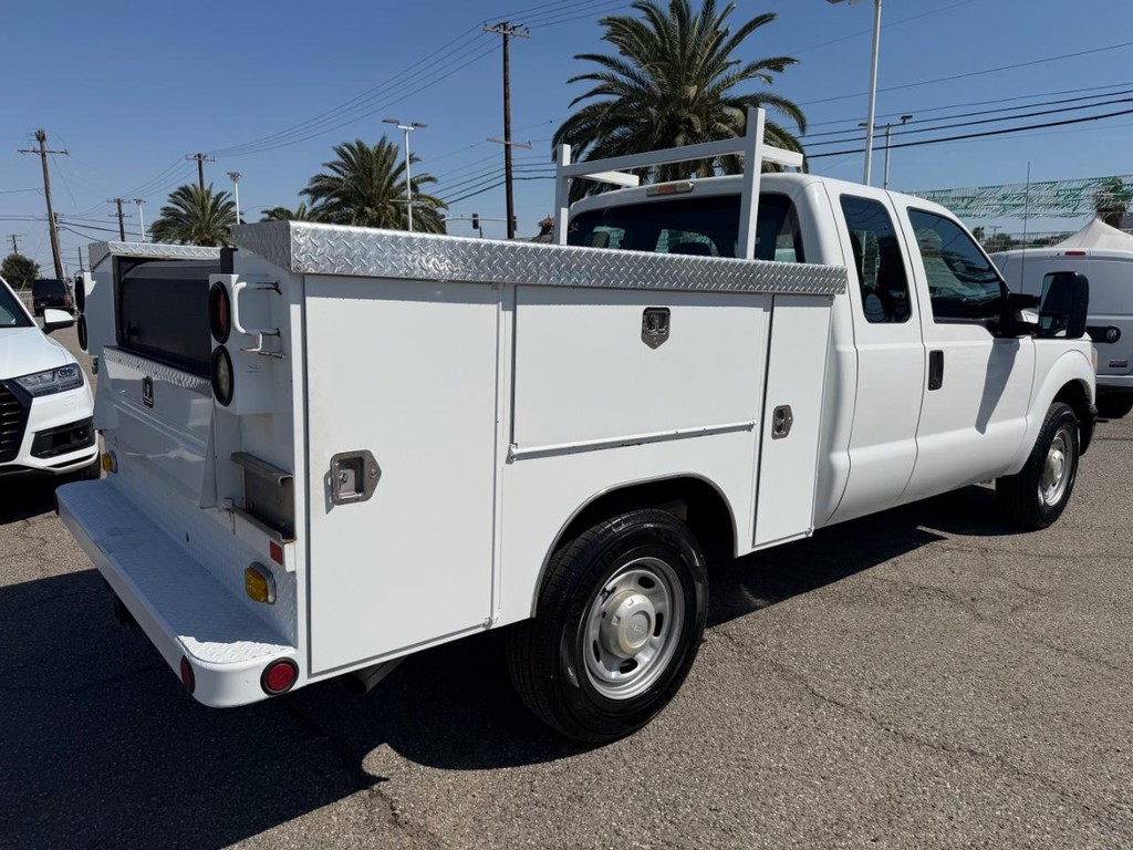 Ford F-250 Vehicle Full-screen Gallery Image 06