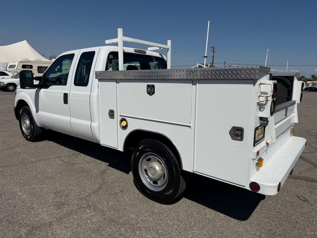 Ford F-250 Vehicle Full-screen Gallery Image 09