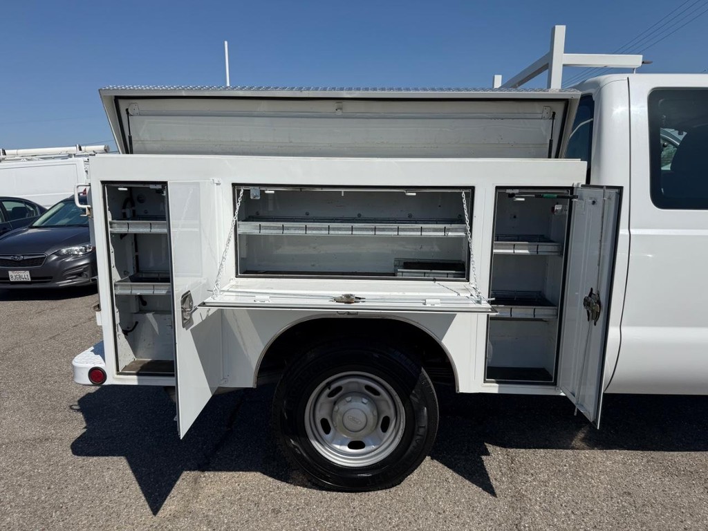 Ford F-250 Vehicle Full-screen Gallery Image 21