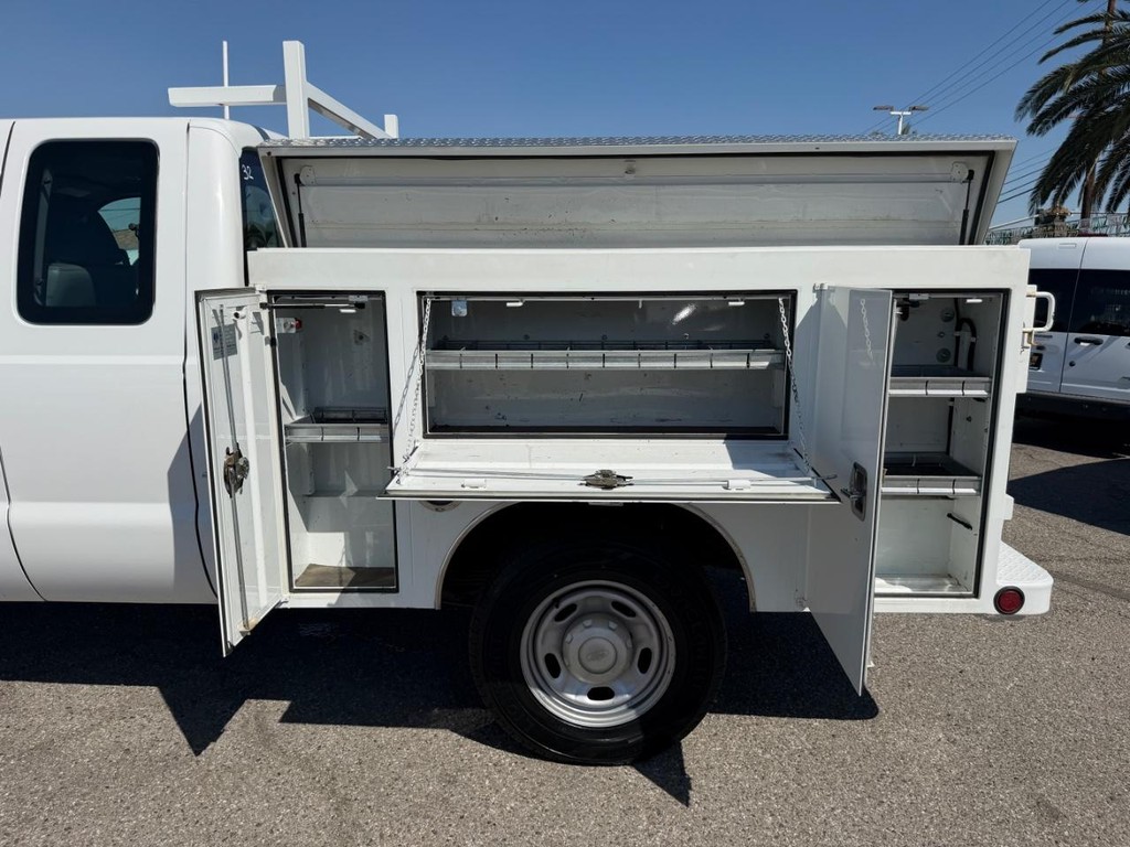 Ford F-250 Vehicle Full-screen Gallery Image 23