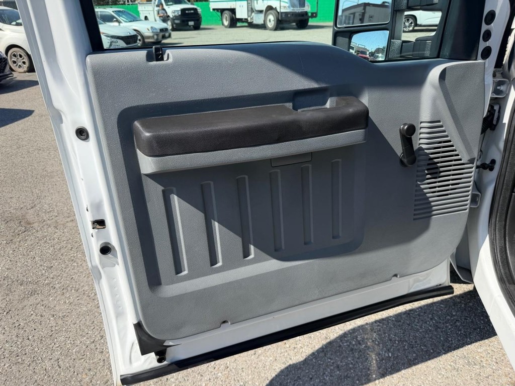 Ford F-250 Vehicle Full-screen Gallery Image 25
