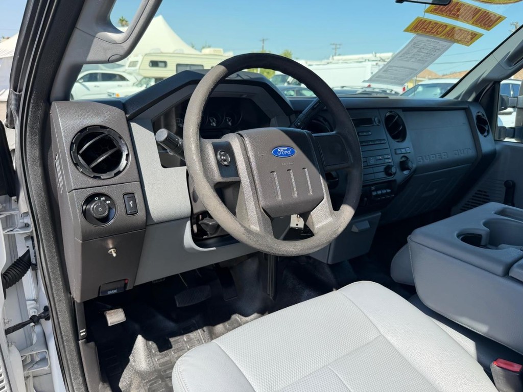 Ford F-250 Vehicle Full-screen Gallery Image 26
