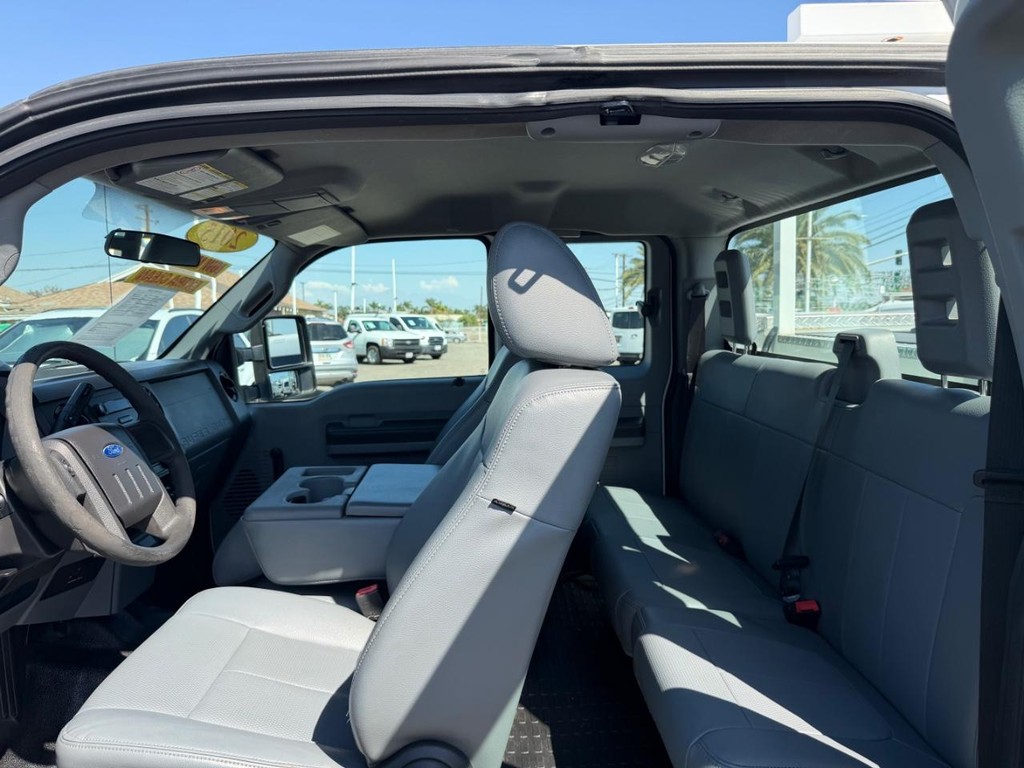Ford F-250 Vehicle Full-screen Gallery Image 27