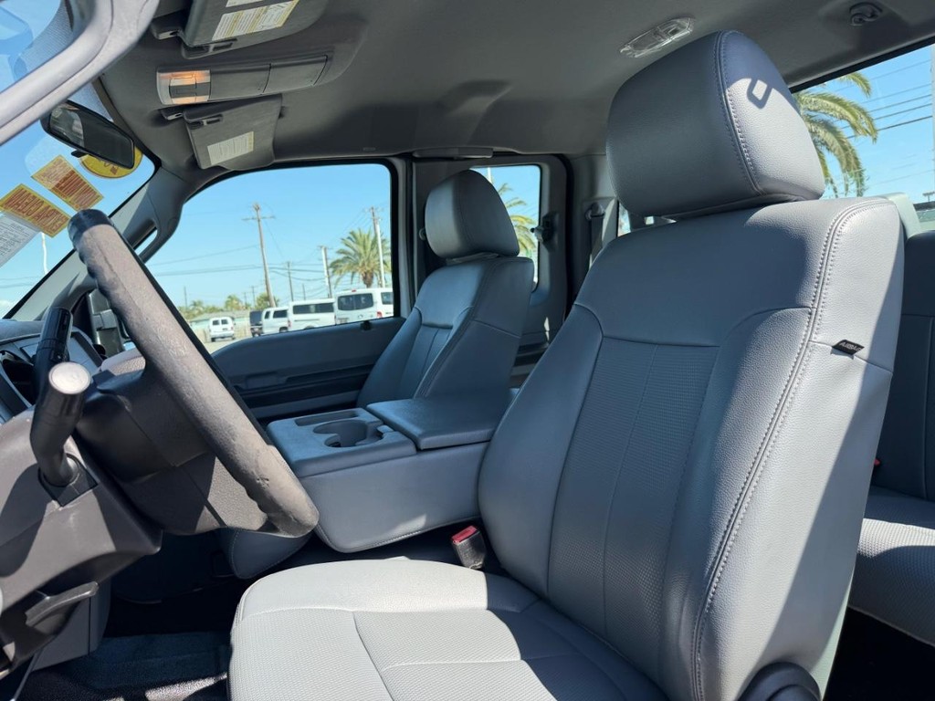 Ford F-250 Vehicle Full-screen Gallery Image 28