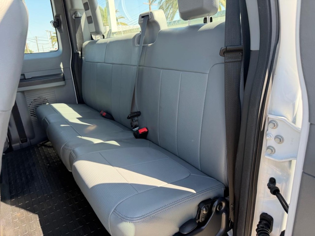 Ford F-250 Vehicle Full-screen Gallery Image 30