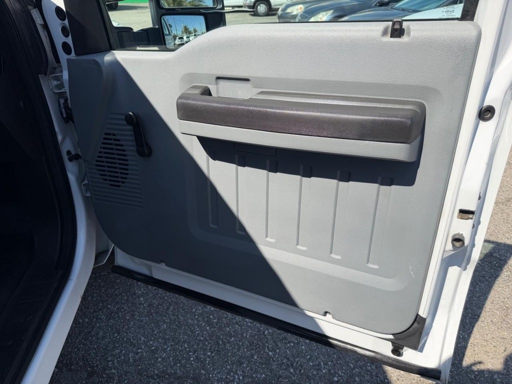 Ford F-250 Vehicle Full-screen Gallery Image 31