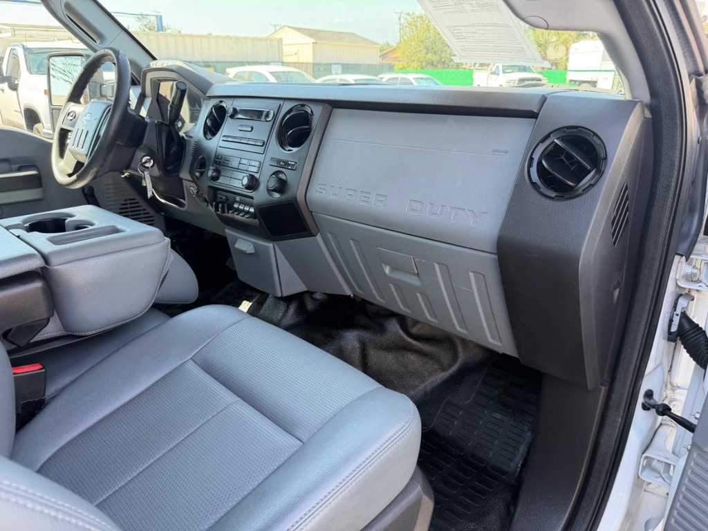 Ford F-250 Vehicle Full-screen Gallery Image 32
