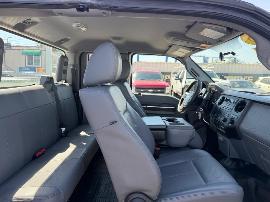 Ford F-250 Vehicle Full-screen Gallery Image 33