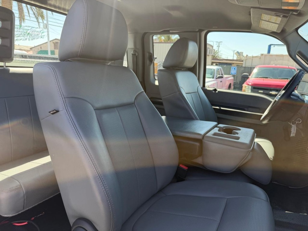 Ford F-250 Vehicle Full-screen Gallery Image 34