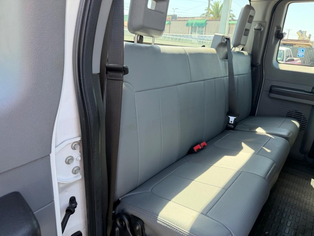 Ford F-250 Vehicle Full-screen Gallery Image 36