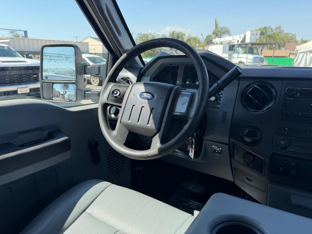 Ford F-250 Vehicle Full-screen Gallery Image 38