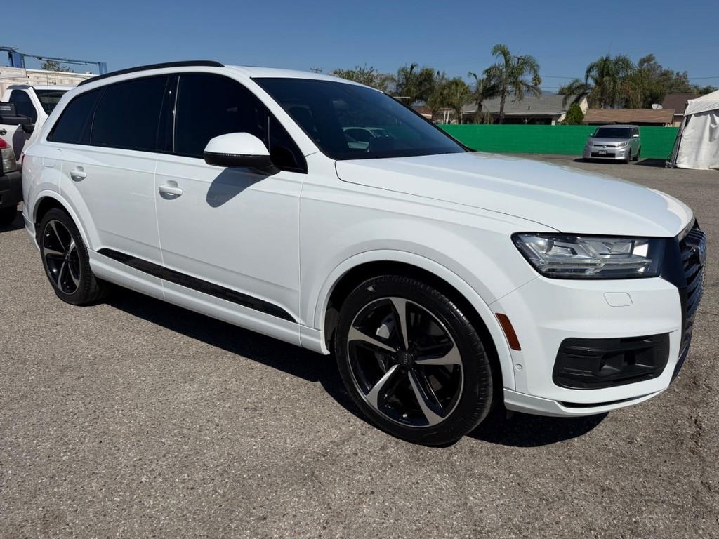 Audi Q7 Vehicle Full-screen Gallery Image 03