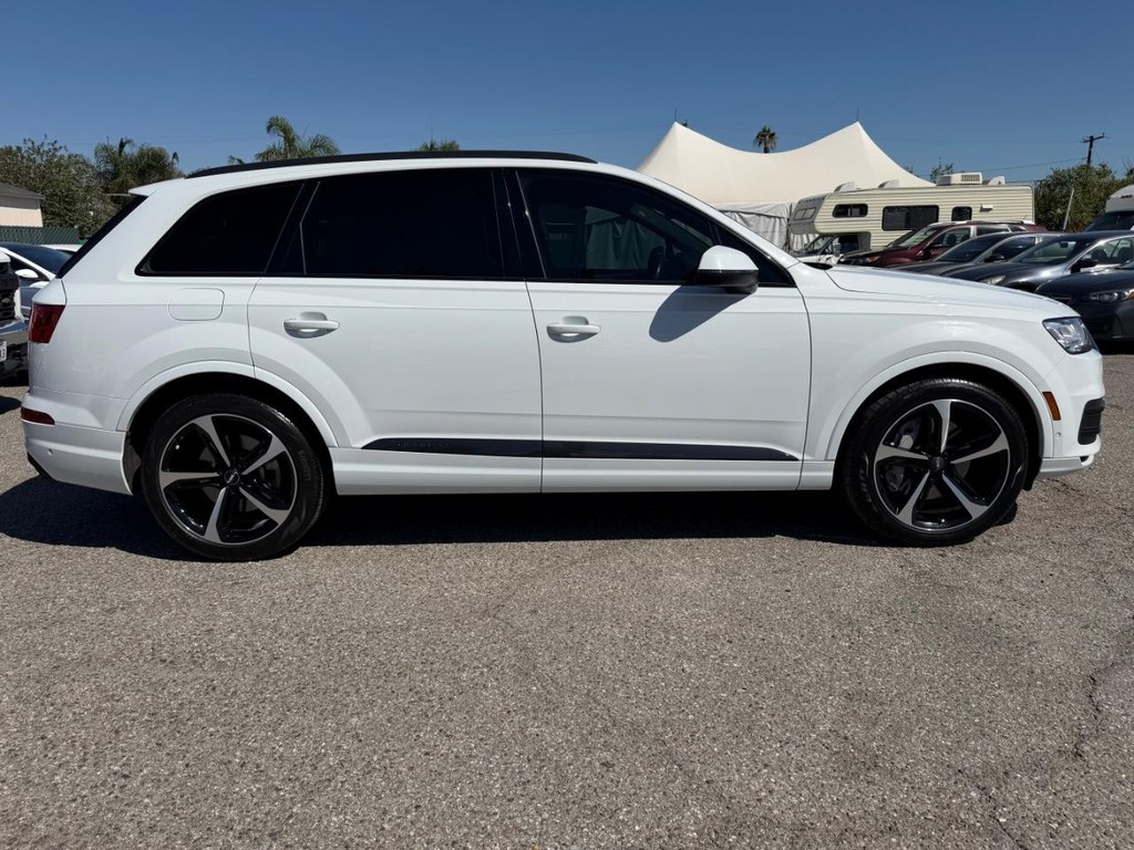 Audi Q7 Vehicle Full-screen Gallery Image 05