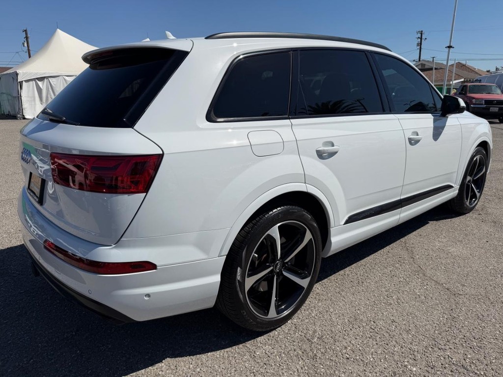Audi Q7 Vehicle Full-screen Gallery Image 06