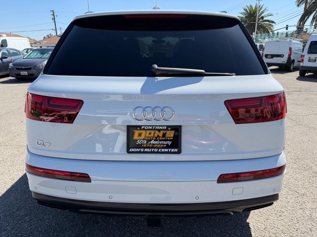 Audi Q7 Vehicle Full-screen Gallery Image 08