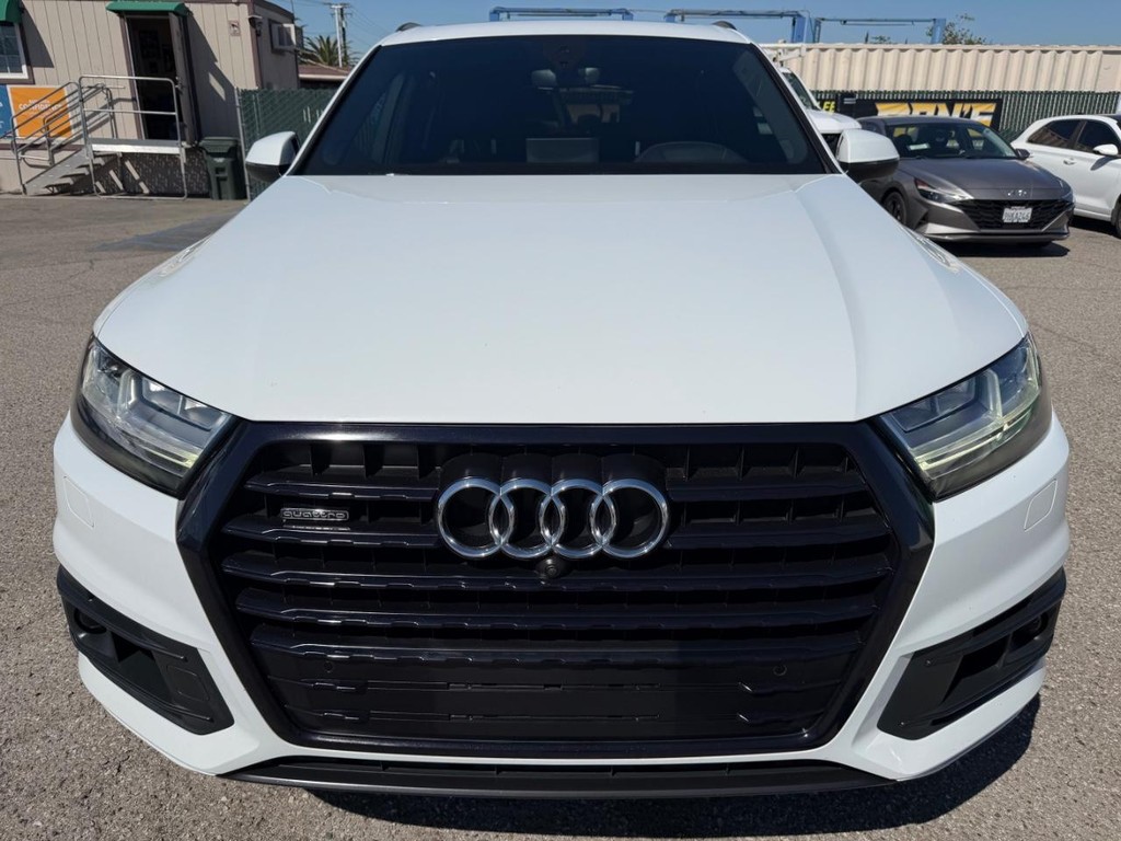 Audi Q7 Vehicle Full-screen Gallery Image 14