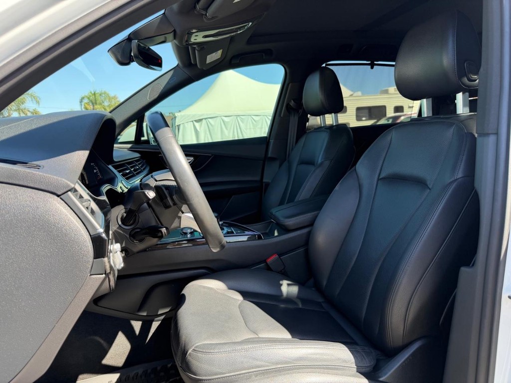 Audi Q7 Vehicle Full-screen Gallery Image 18