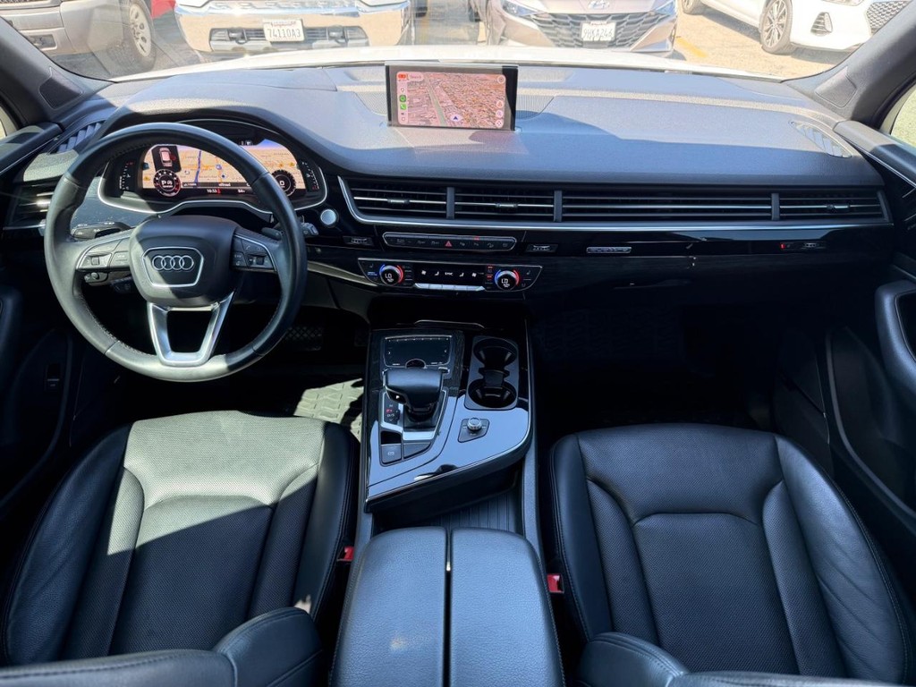Audi Q7 Vehicle Full-screen Gallery Image 23