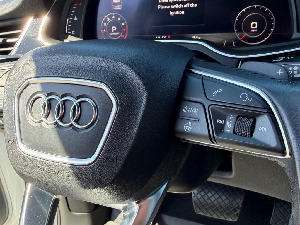 Audi Q7 Vehicle Full-screen Gallery Image 29