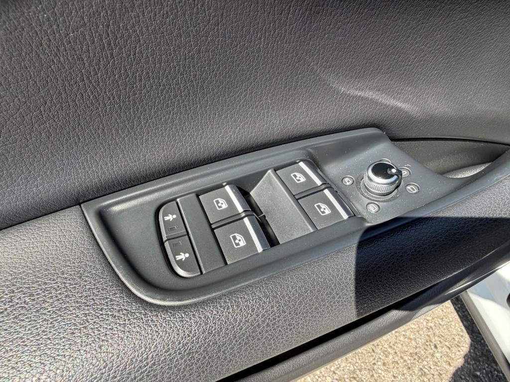Audi Q7 Vehicle Full-screen Gallery Image 33