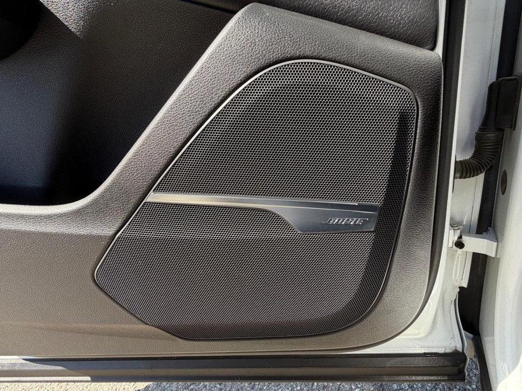 Audi Q7 Vehicle Full-screen Gallery Image 35