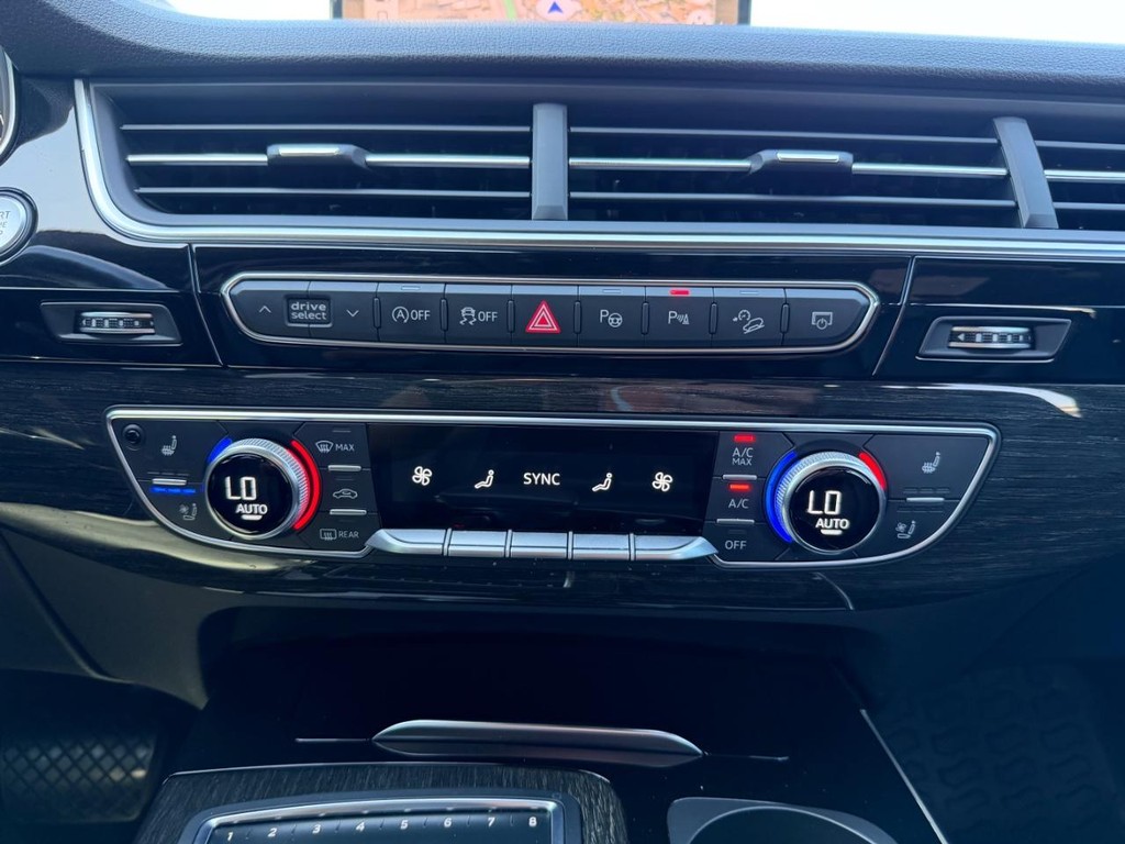 Audi Q7 Vehicle Full-screen Gallery Image 38