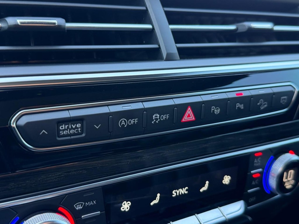 Audi Q7 Vehicle Full-screen Gallery Image 39