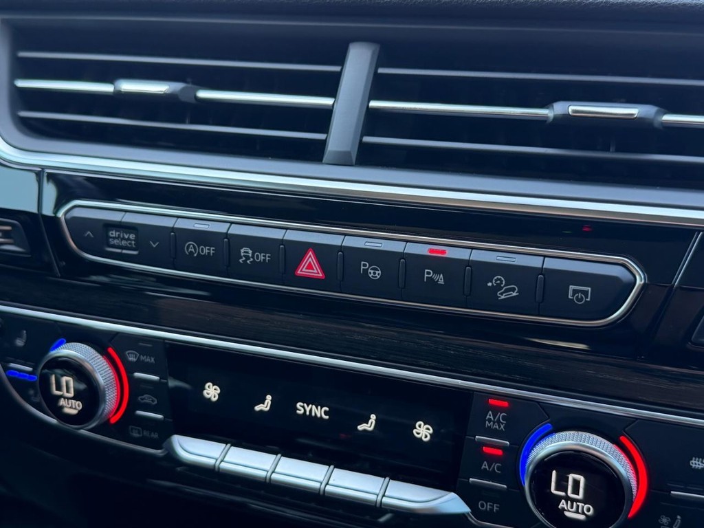 Audi Q7 Vehicle Full-screen Gallery Image 40