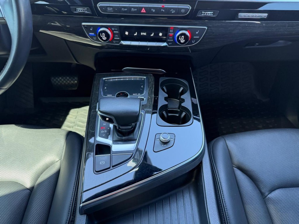 Audi Q7 Vehicle Full-screen Gallery Image 42
