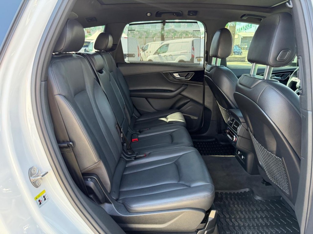 Audi Q7 Vehicle Full-screen Gallery Image 44