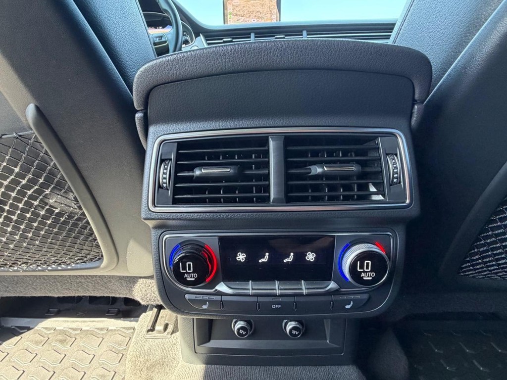 Audi Q7 Vehicle Full-screen Gallery Image 49