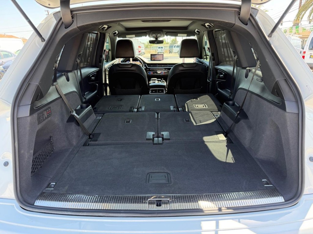 Audi Q7 Vehicle Full-screen Gallery Image 51
