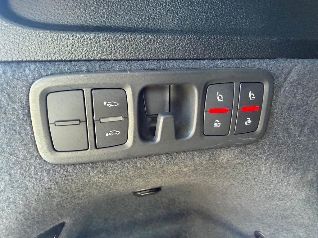 Audi Q7 Vehicle Full-screen Gallery Image 54