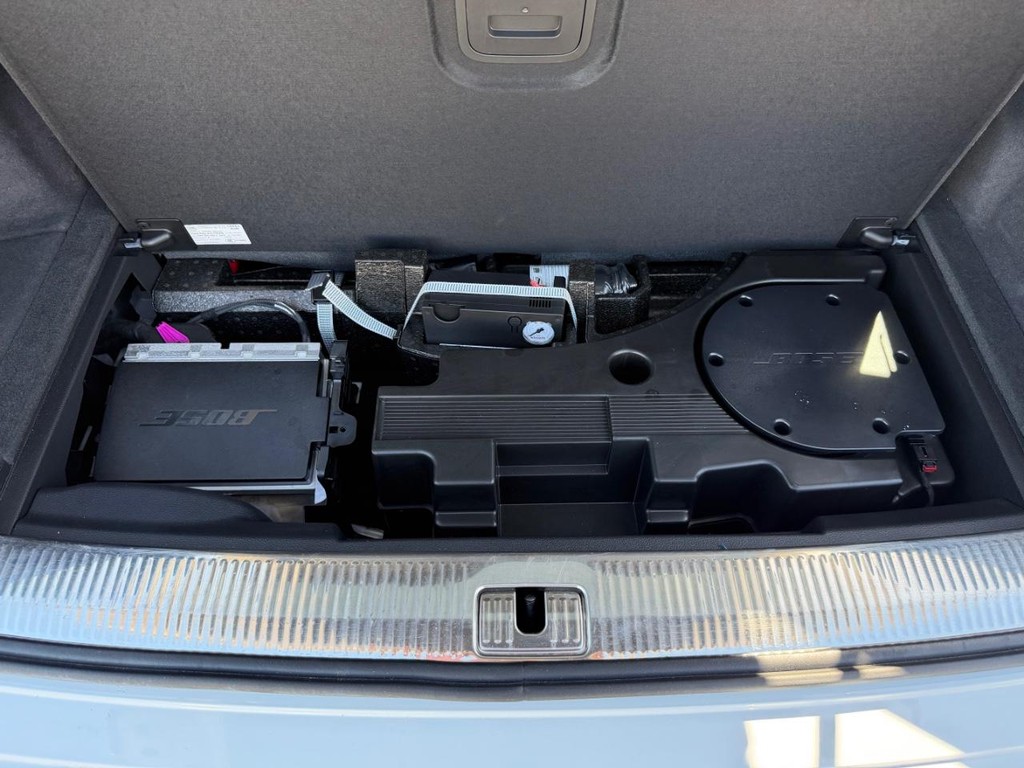 Audi Q7 Vehicle Full-screen Gallery Image 56