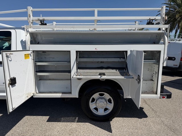 Ram 2500 Vehicle Full-screen Gallery Image 23