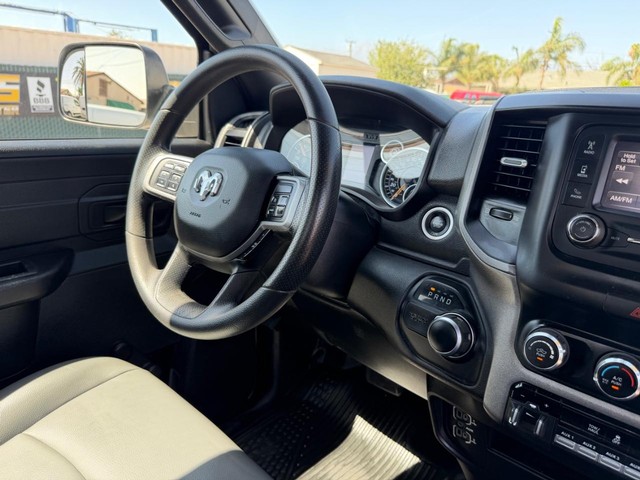 Ram 2500 Vehicle Full-screen Gallery Image 35