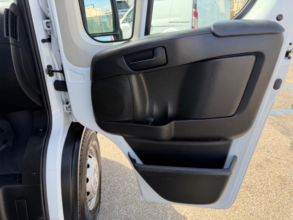 Ram ProMaster Vehicle Full-screen Gallery Image 32