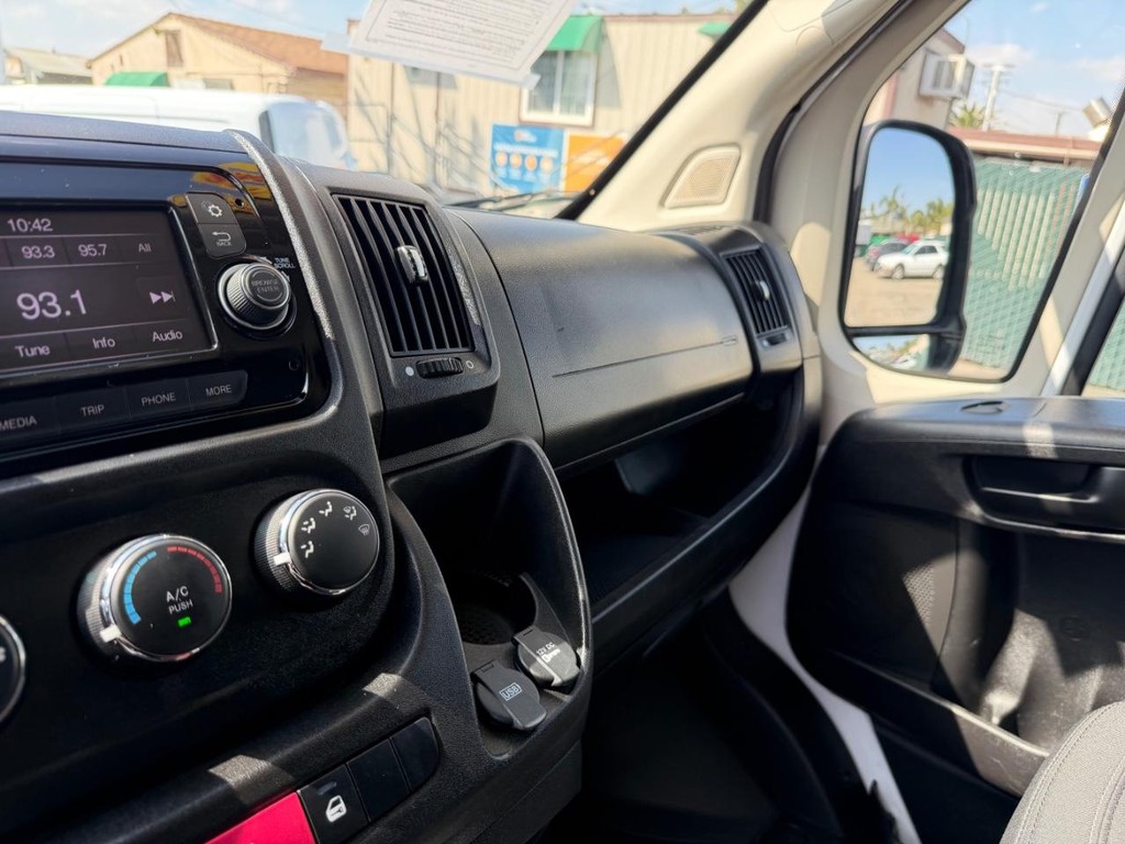 Ram ProMaster Vehicle Full-screen Gallery Image 38