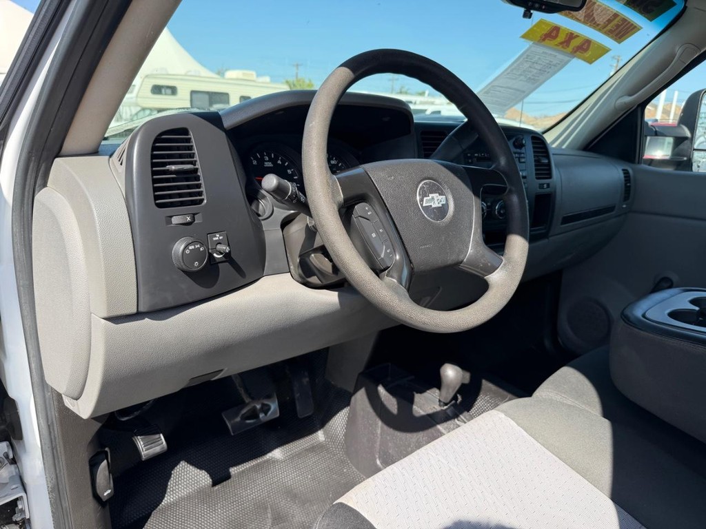 Chevrolet Silverado 1500 Vehicle Full-screen Gallery Image 16