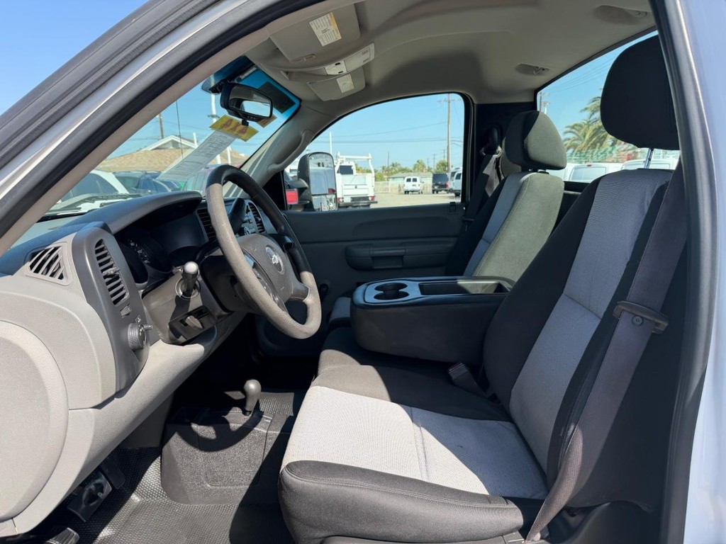 Chevrolet Silverado 1500 Vehicle Full-screen Gallery Image 17