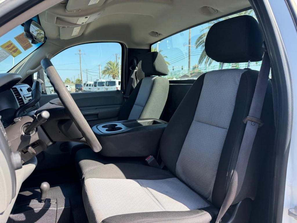 Chevrolet Silverado 1500 Vehicle Full-screen Gallery Image 18