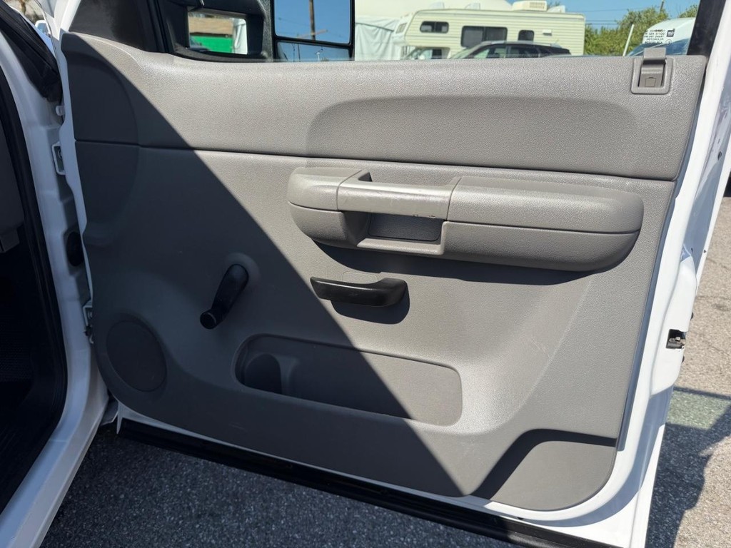 Chevrolet Silverado 1500 Vehicle Full-screen Gallery Image 19