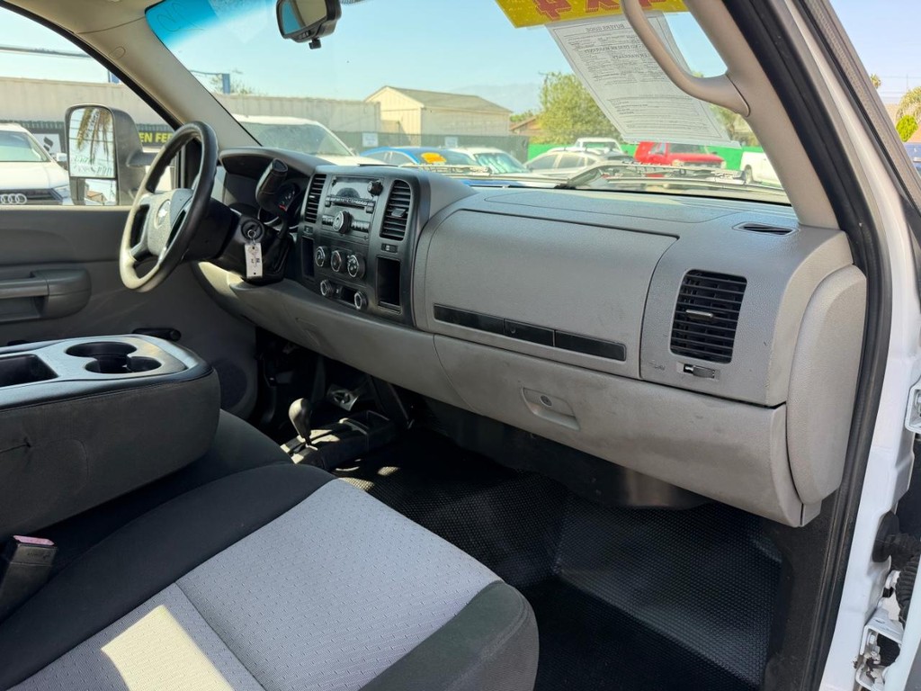 Chevrolet Silverado 1500 Vehicle Full-screen Gallery Image 20
