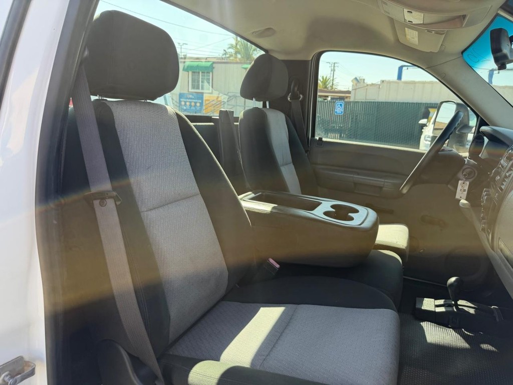 Chevrolet Silverado 1500 Vehicle Full-screen Gallery Image 22