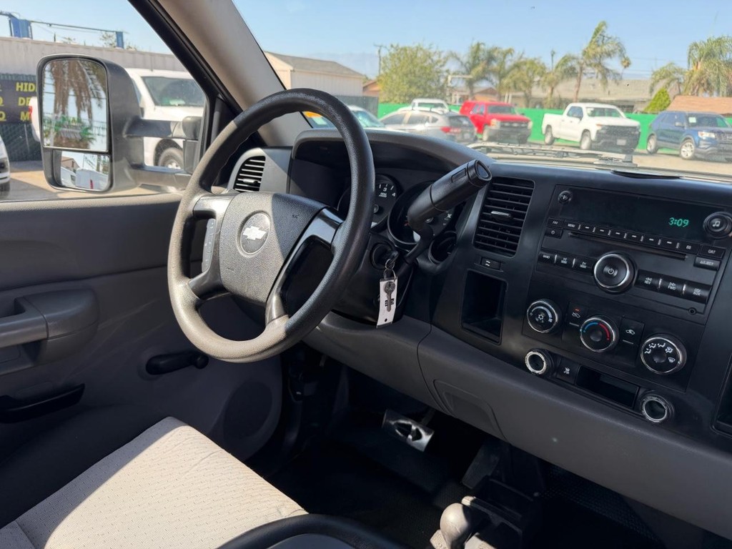 Chevrolet Silverado 1500 Vehicle Full-screen Gallery Image 23