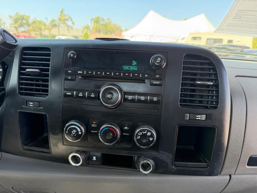 Chevrolet Silverado 1500 Vehicle Full-screen Gallery Image 24