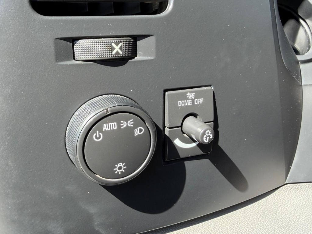 Chevrolet Silverado 1500 Vehicle Full-screen Gallery Image 26