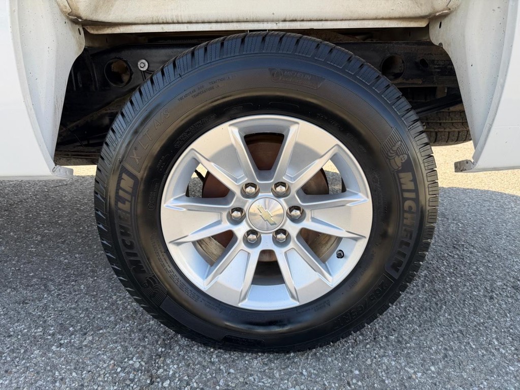 Chevrolet Silverado 1500 Vehicle Full-screen Gallery Image 32