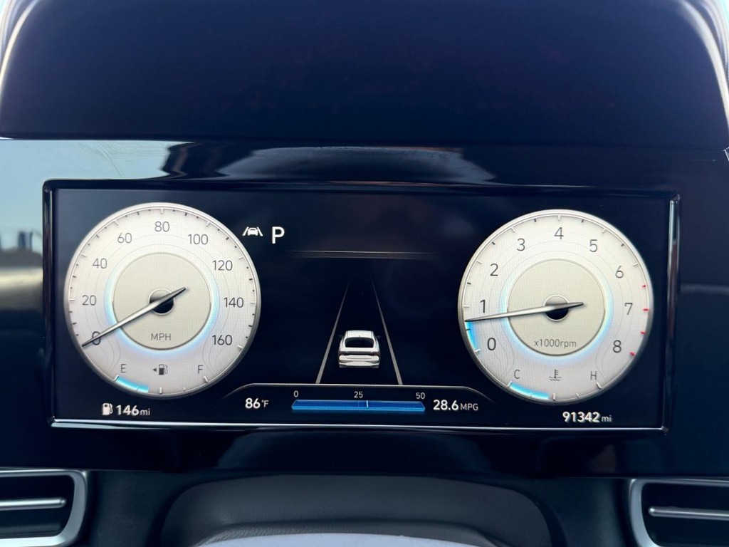 Hyundai Elantra Vehicle Full-screen Gallery Image 30